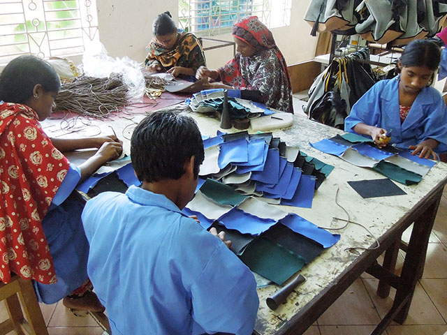 バングラデシュで作られた素材で仕上げたフェアトレード商品の開発と販売